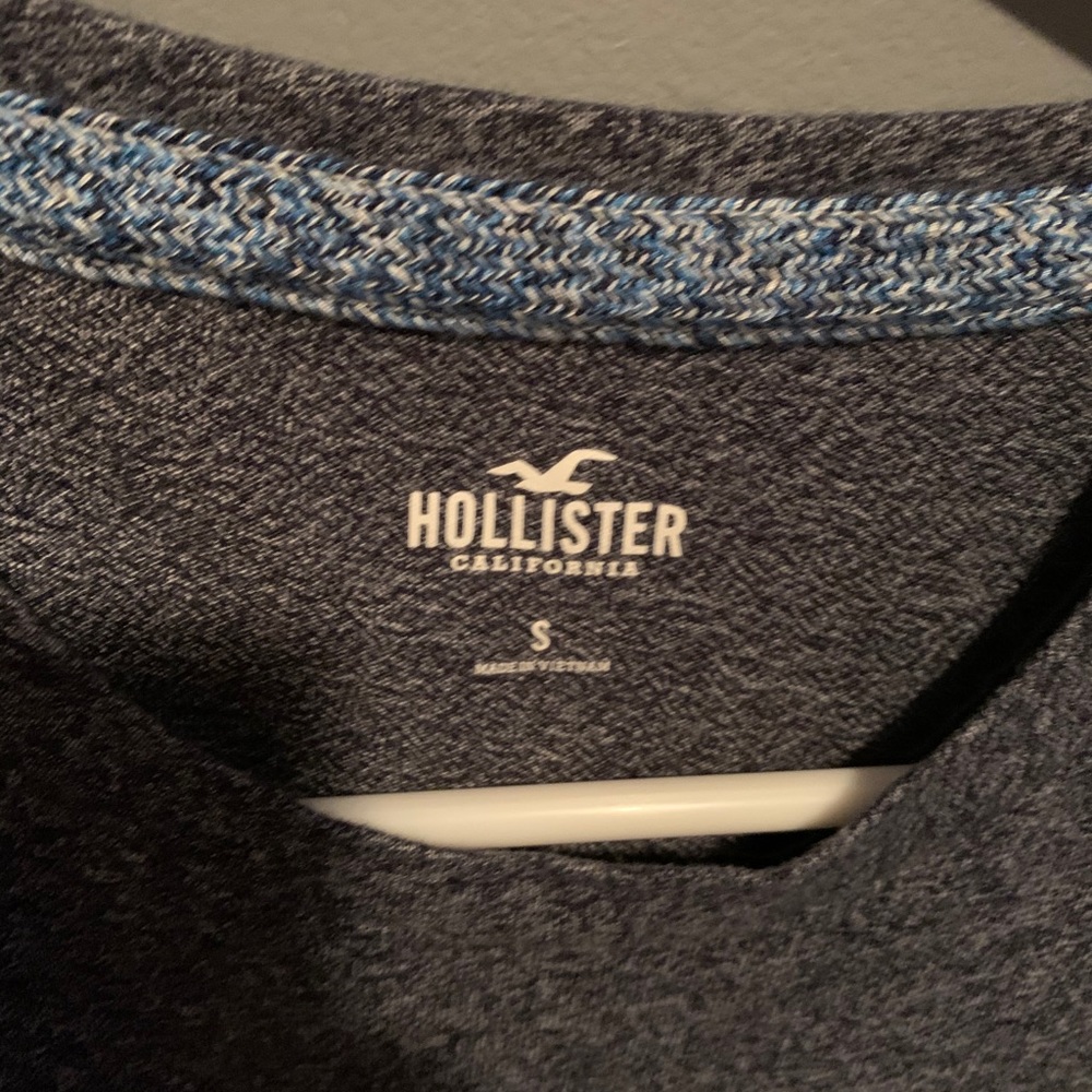 Men’s small Hollister shirt - Picture 2 of 3
